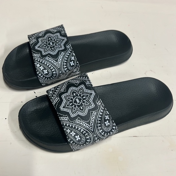 Kith slides - Picture 3 of 3